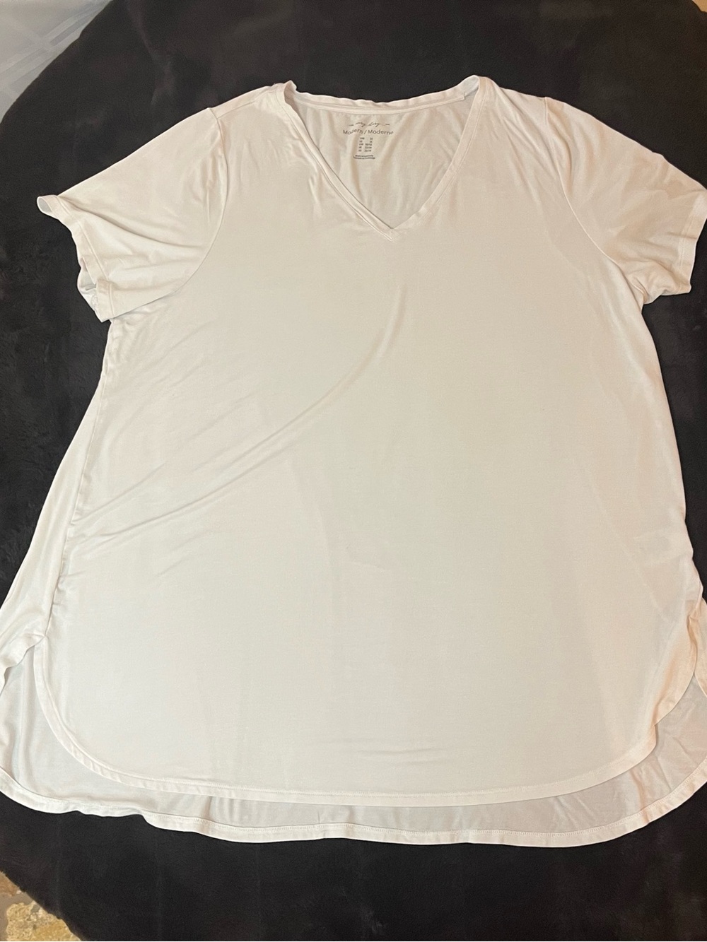 2:$20 - 2X - V-Neck Short Sleeve T-Shirt in White